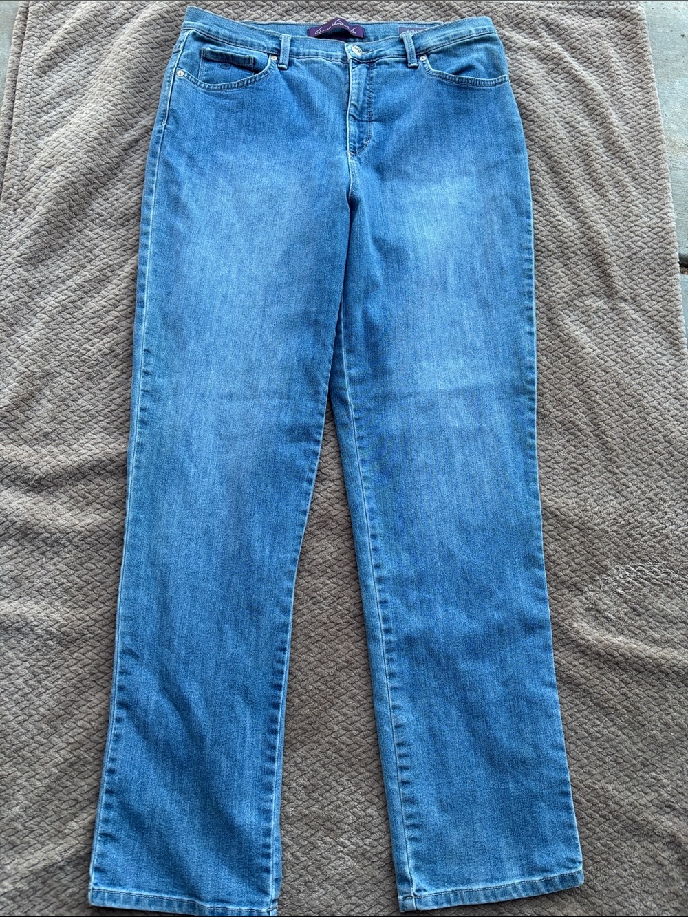 Gloria Vanderbilt Classic Straight-Leg Jeans in Light Blue